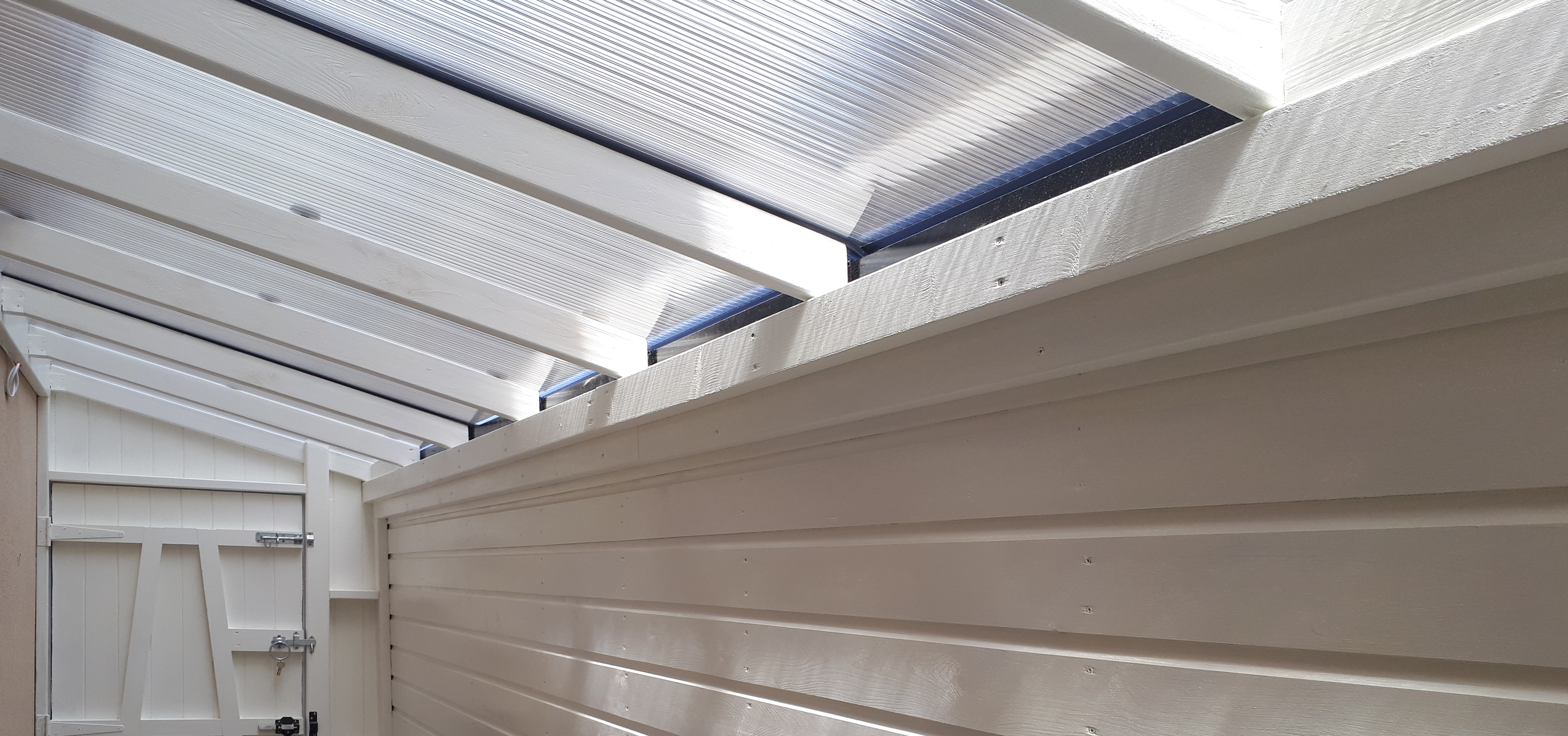 Roofed Side Passage for Storage