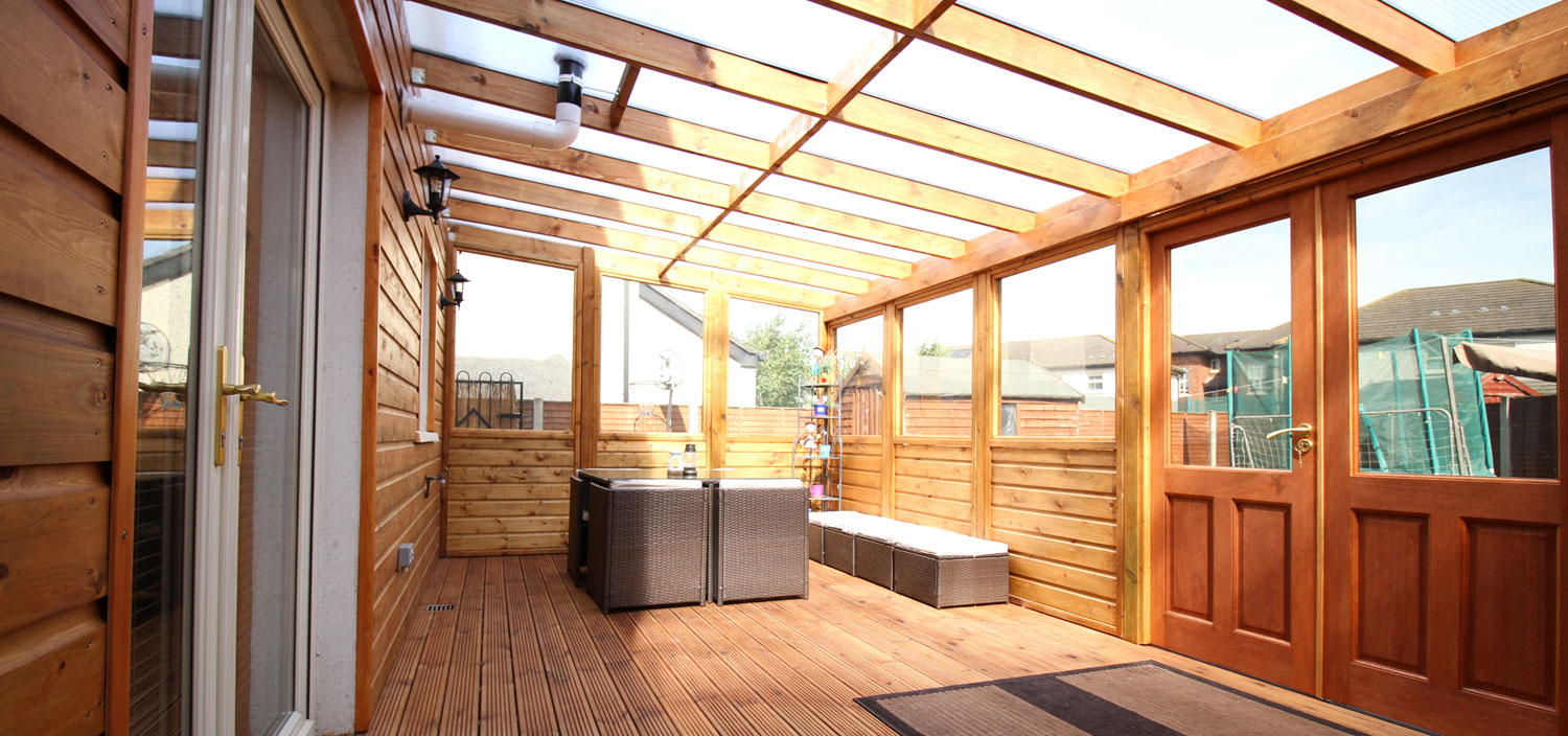 Spacious Timberframe Garden Room 2